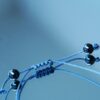 Noeud du Bracelet en pierres naturelles avec Apatite, Howlite et Pierre de Lune, monté sur fil élastique.