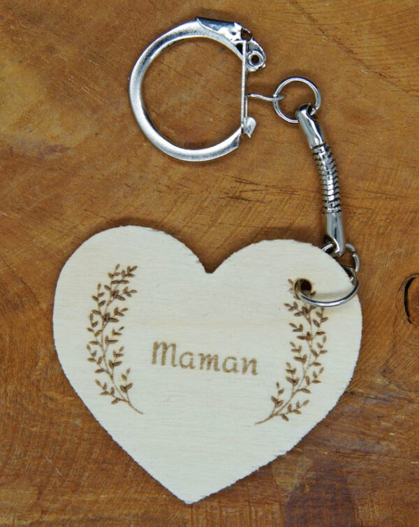 Porte-clés en forme de coeur, avec écrit Maman au centre entouré de branches d'olivier, cadeau original et personnalisé.