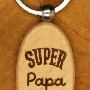 Porte-clés en bois gravé 'Super Papa' avec symbole infini, idéal pour un cadeau personnalisé.