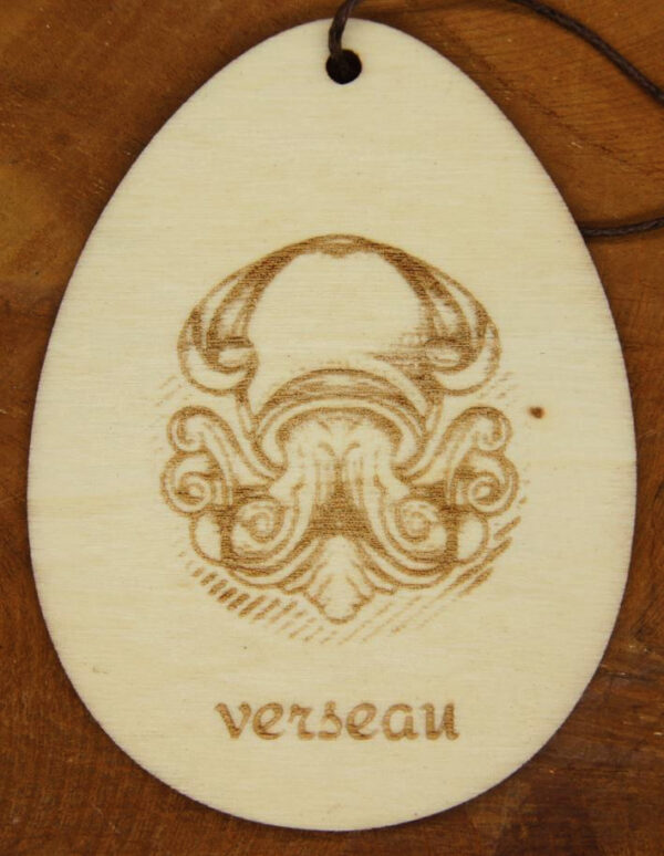 Pendentif signe du zodiaque du verseau. Gravure sur bois. bijou artisanal personnalisé.