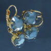 Boucles d'oreilles dormeuses en acier inoxydable avec crystaux carrés gris mystère 10x10 mm et sertissage en laiton plaqué or