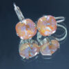 Boucles d'oreilles dormeuses en acier inoxydable avec crystaux carrés couleur pêche 10x10 mm et sertissage en laiton plaqué argent.