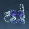 Boucles d'oreilles dormeuses en acier inoxydable avec crystaux carrés violet profond 10x10 mm et sertissage en laiton plaqué argent.