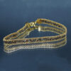 Bracelet tissé à la main sur 4 rangs avec perles Miyuki dorées, marron et tachetées et finitions en acier inoxydable doré. Un bijou élégant et raffiné, au design fin et lumineux.