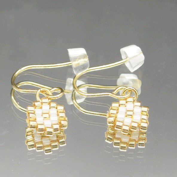 Fleurs Tissées Crème & Or – L'Éclat du Grand Jour